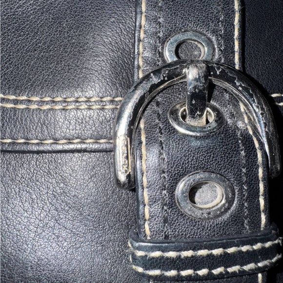 COACH Soho Black Leather Wristlet silver Buckle and White stitching Zip Top NICE - Picture 4 of 6